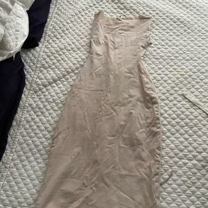 AYM STUDIO BASIC NUDE STRAPLESS DRESS